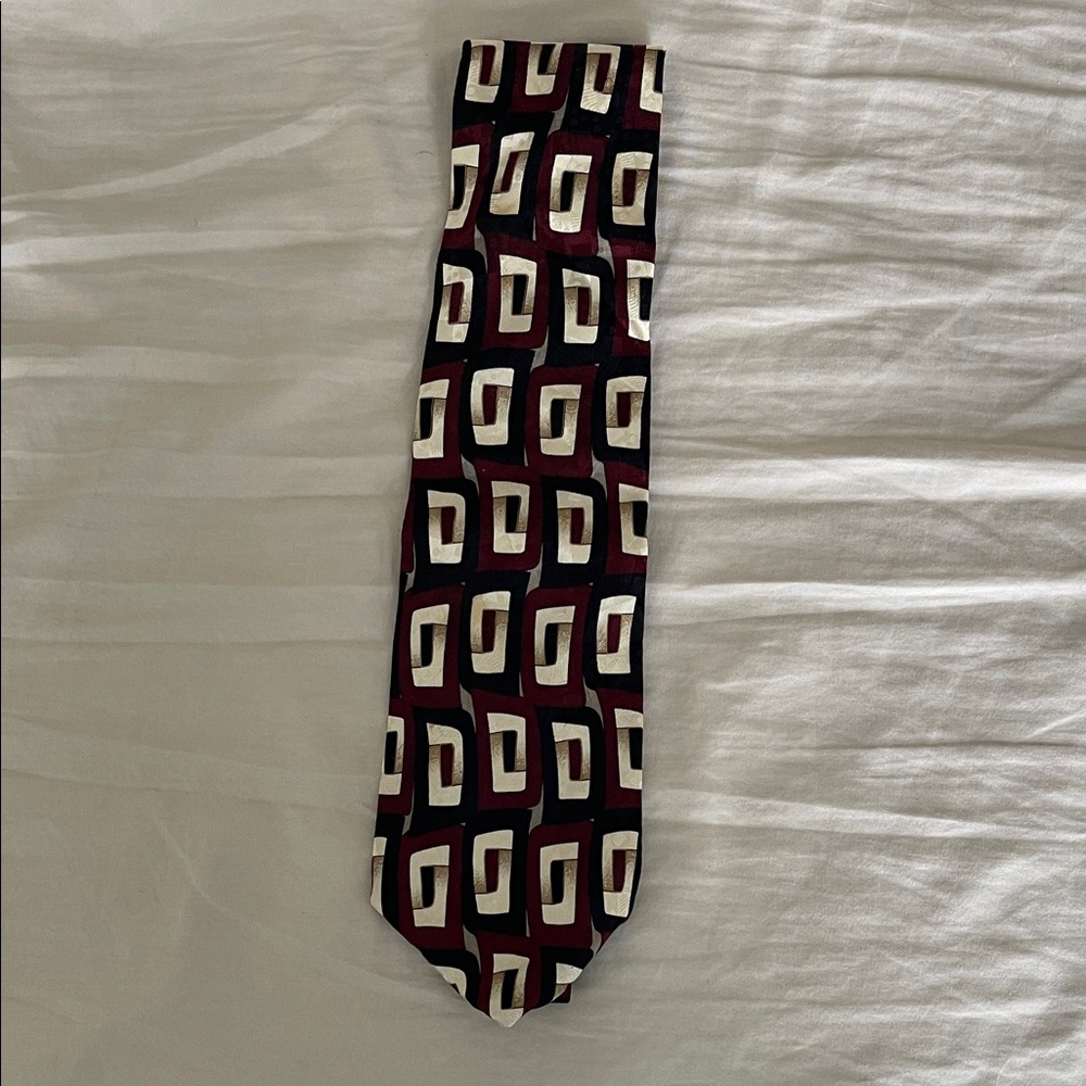 Ziggurat Geometric Patterned Tie in Red and Cream